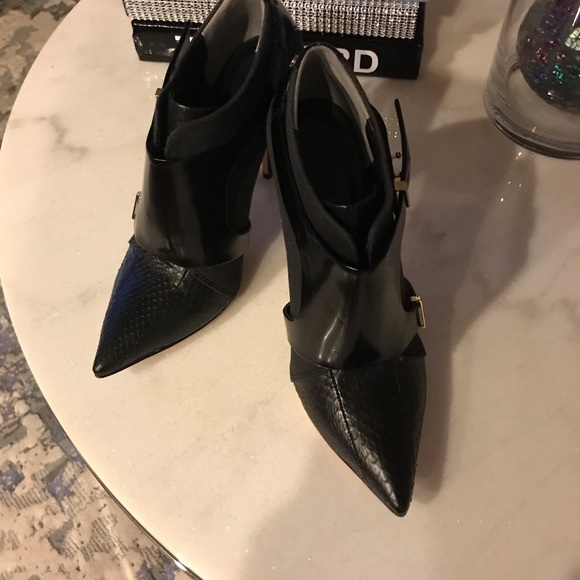 RACHEL Rachel Roy Shoes - Gorgeous Rachel Roy Alena Black Bootie - 6.5